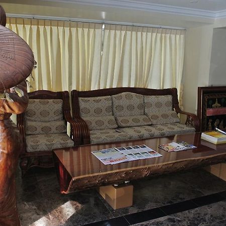 Hotel Wardan Янгон Экстерьер фото