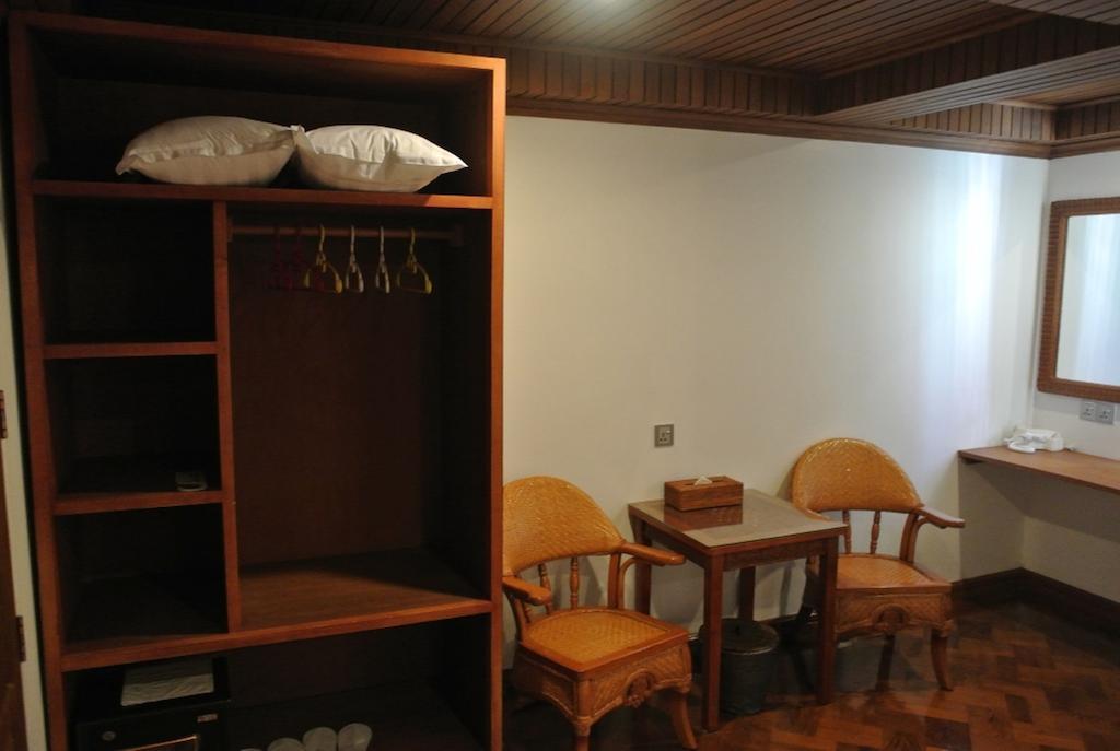 Hotel Wardan Янгон Экстерьер фото