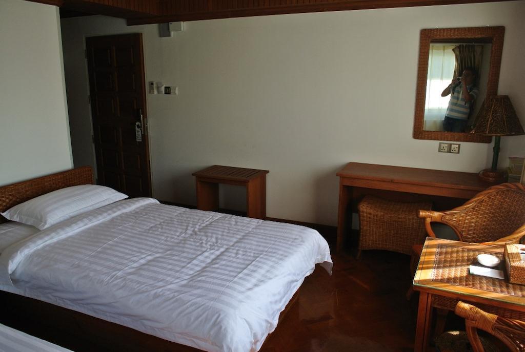 Hotel Wardan Янгон Экстерьер фото