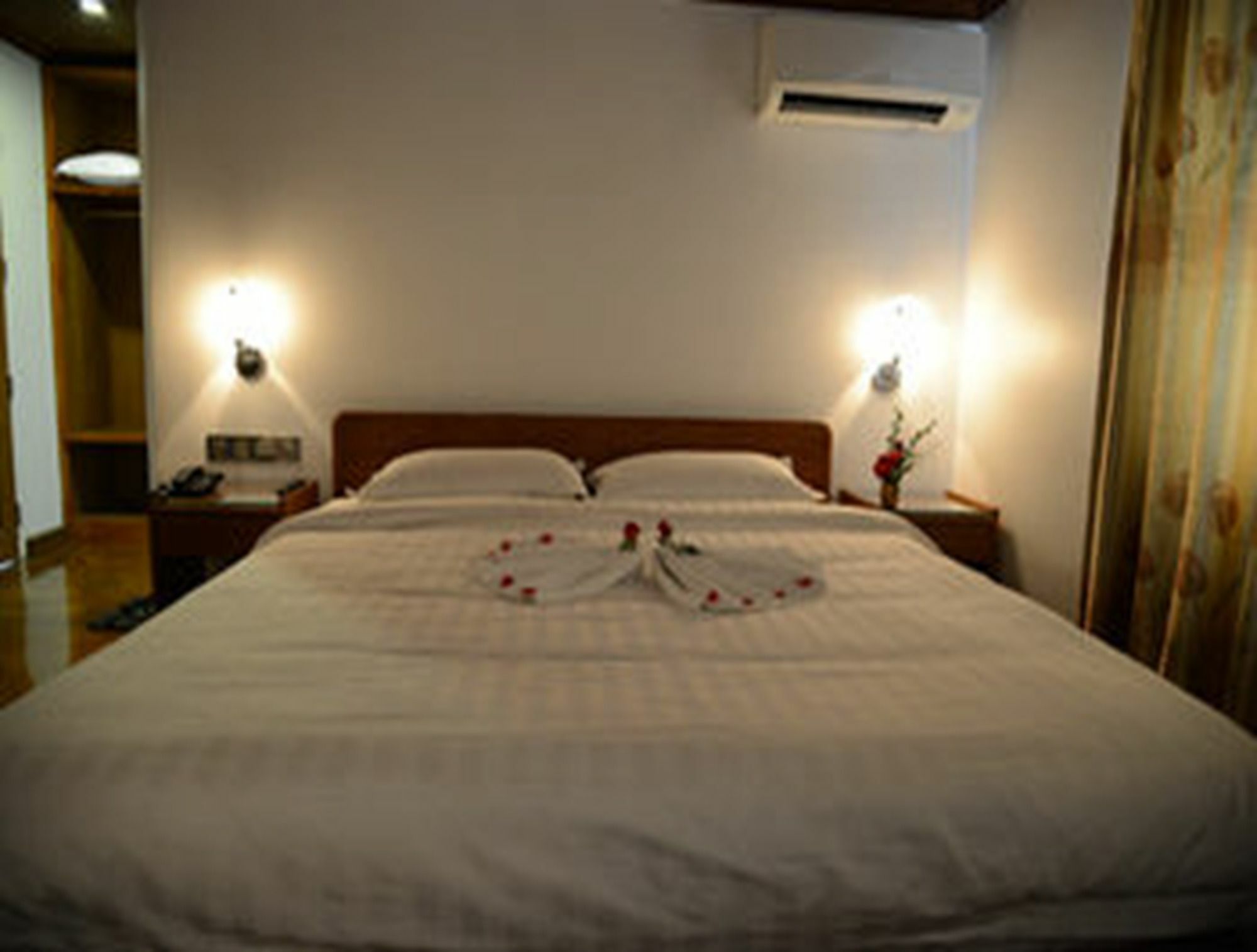 Hotel Wardan Янгон Экстерьер фото