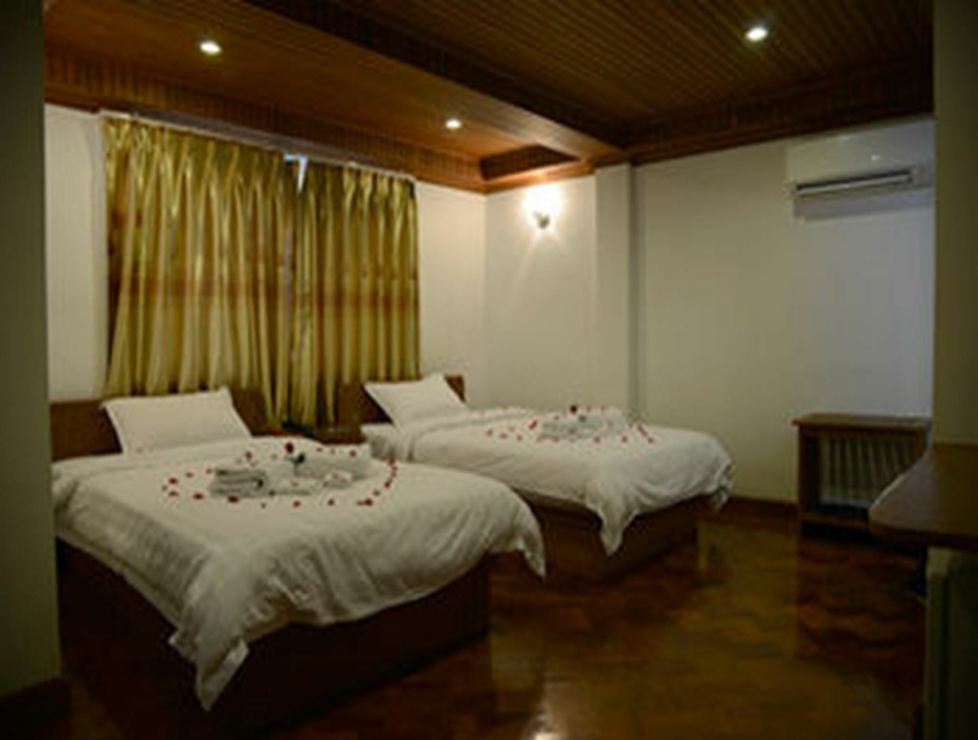 Hotel Wardan Янгон Экстерьер фото